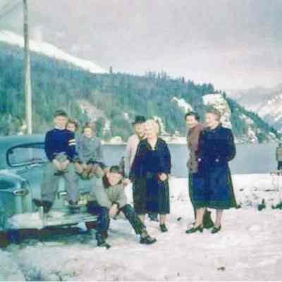 4992 McNee family Deep Cove Winter