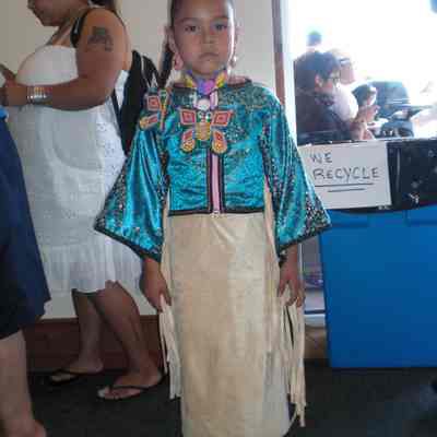 3383 - Young girl dancer in traditional dancing outfit CIMG0114.JPG