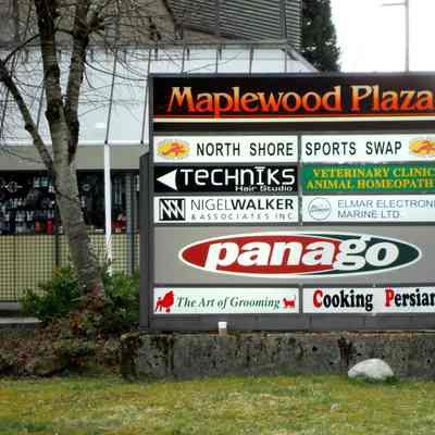 2577 - Maplewood Plaza sign DSC01697.tif