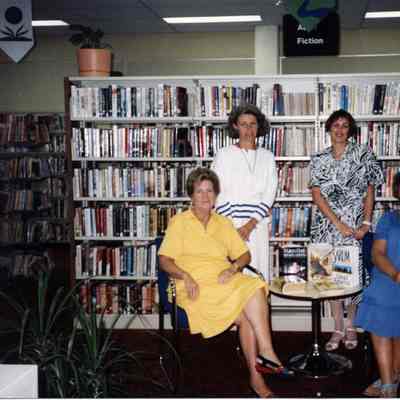 2981 - l to r - Barbara, Helen, Elizabeth, Betty Crane, 1989.tif