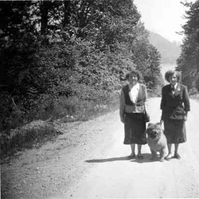 4008 - Mrs Roberge with daughter Betty and chow Diana, 1952.tif