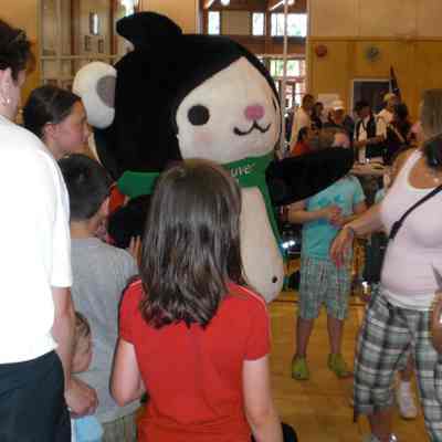 3386 - Olympic mascot in gymnasium, with children CIMG0117.JPG