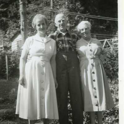Winnifred Dolby with Mr and Mrs Edmonds1958