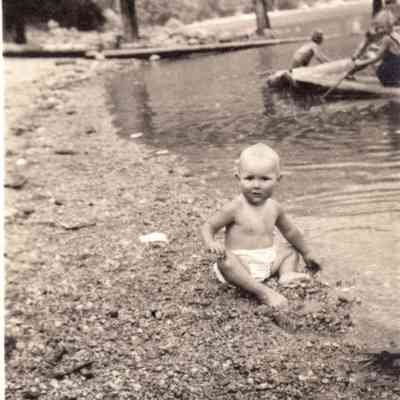 4972 Baby at beach