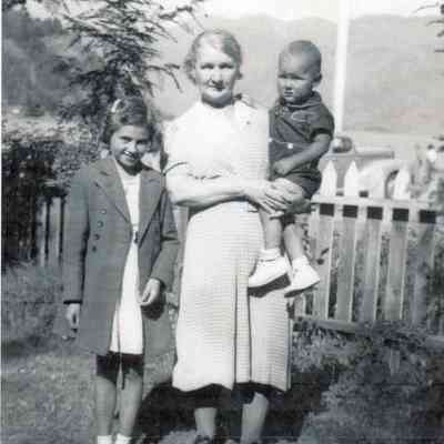 4981 Grandma, Peggy John