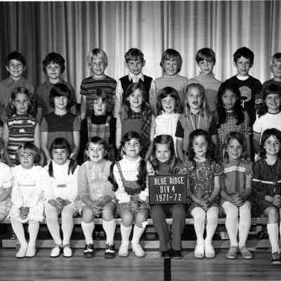 4889 - Blueridge School class Div 4 1971-72.tif