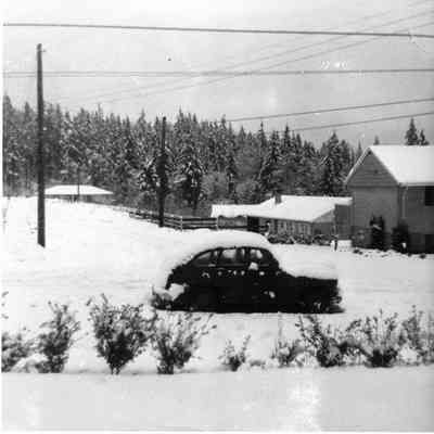 3058 - Phillips, Barb car in snow, 1959.tif