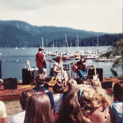 Cathleen Hardy singing w Jane Findlater