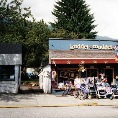 Kuddel Muddel Kids store - Sept 2001