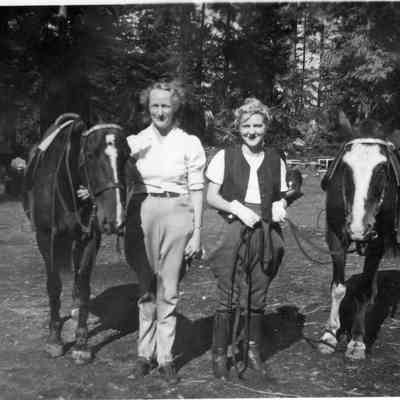 4827 - Two women- two horses 1946.tif