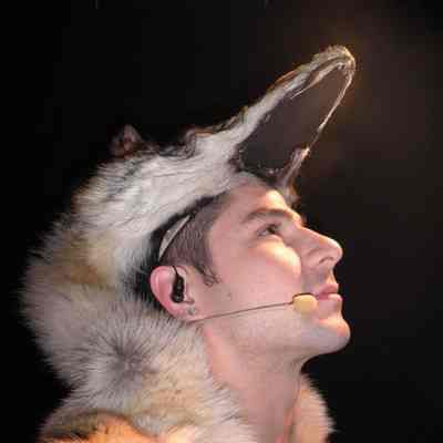 4425 - Dennis Thomas TAKaya wolf pelt.jpg
