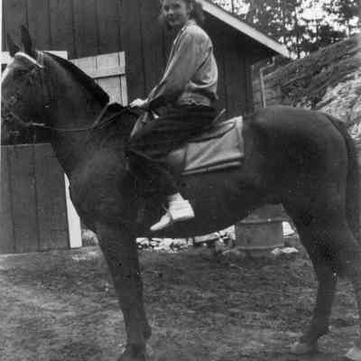 4867 - Woman on horse.tif