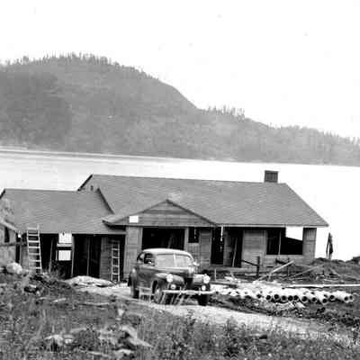 4937 - 480 Beachview Drive under construction c1945.tif