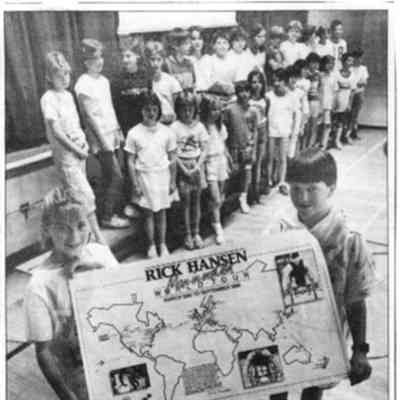 4430 - Burrard View Schl- kids- NS News 1986-06-11- Mike Wakefield photo.tif