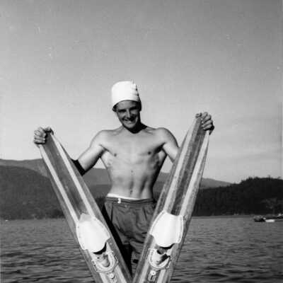 Barney with new turn around skis, July 1960