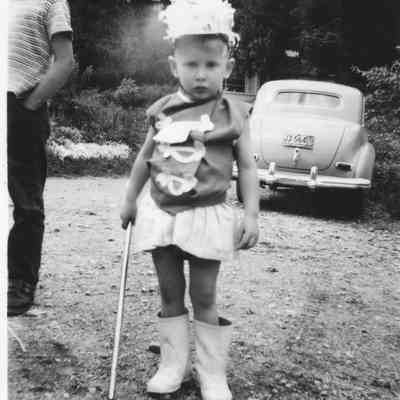 4946 - Greg Bullen dressed as majorette c1953.tif