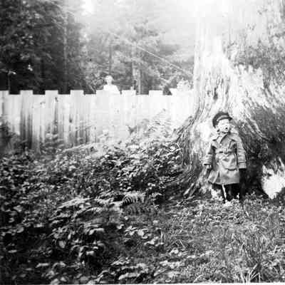 2852 - Terry Hogan 5 yrs, huge tree stump Riverside Dr.tif