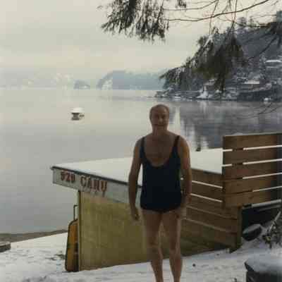 3944 - Penguin Plunge - Merv Ovesen 1983.jpg