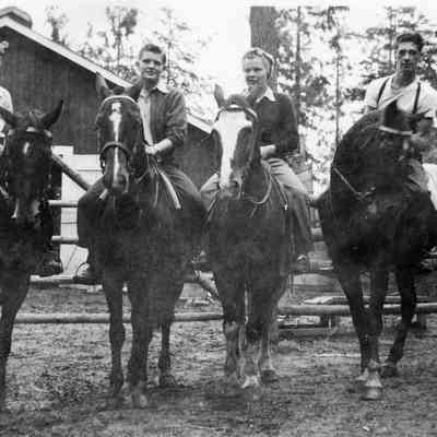4825 - Dick- Doug L- Bea- Wally on horses 1946.tif