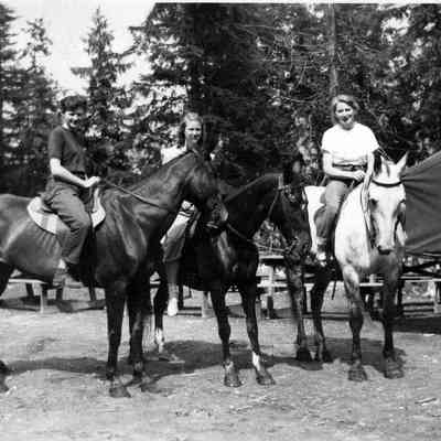 4845 - Three girls on horses 1946-06.tif
