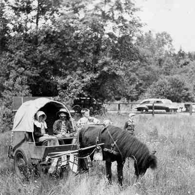 2853 - Darrell, Richie, Terry Dunn & pal covered wagon 1952.tif