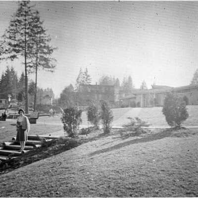 Mrs Rawlings in Panorama Park, bathhouse