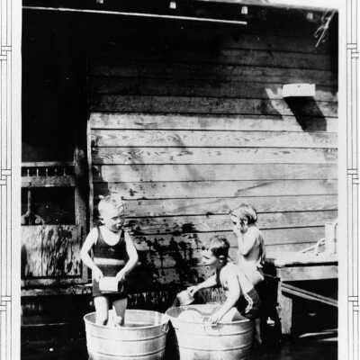 Stirrat Home, Dollar Road - children playing in wash tubs