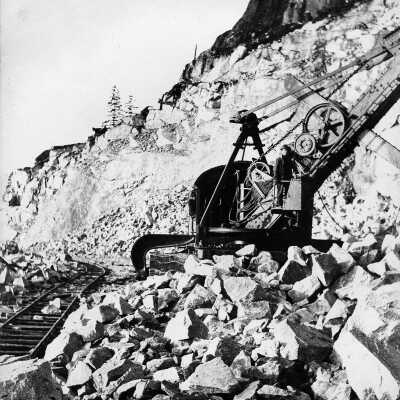 Granite Quarries Ltd, loading rock