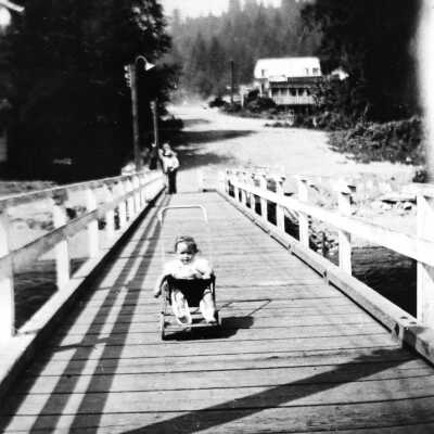 Gallant Wharf, Baby in carriage