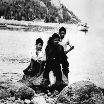 Steele, Eileen (nee Cottrell) with 2 brothers