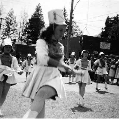 Merrilyn Collis (front)