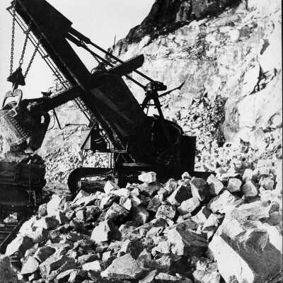 Granite Quarries Ltd, loading rock