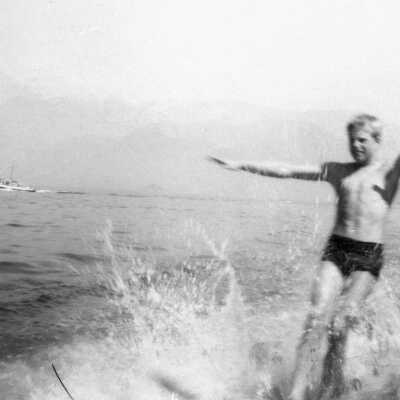 Barney Dobson waterskiing