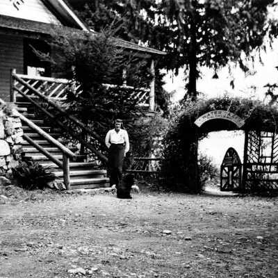 Quarries Lodge at Deep Cove, Front