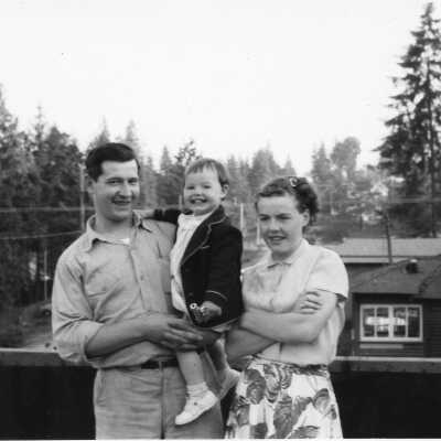 Graves family in front of Log Cabin Inn