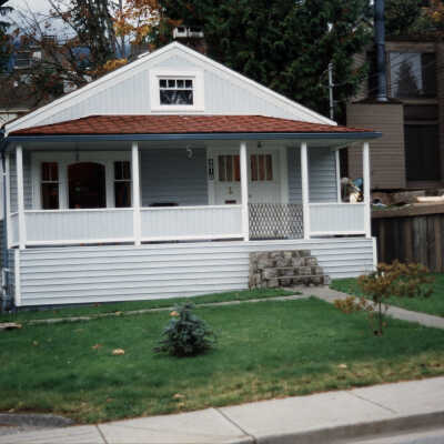 4618 Strathcona Road, older cottage