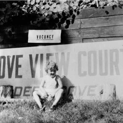 Deep Cove Motel sign; l to r Sharon, Nickie Thornley, Wendy Thornley