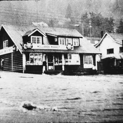 Mollards Store with 1957 flood