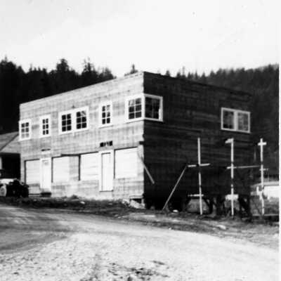 Bldg construction by Cove Inn