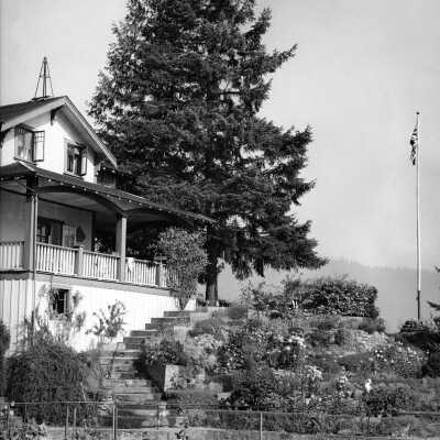 Hatfield Island, house with dock and garden