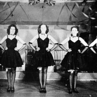 Dance Hall Show - showgirls