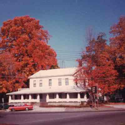 Colonial Inn, 1983