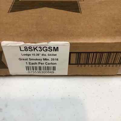 Great Smoky Mountain 2016 NOS in original box Sealed #8 skillet