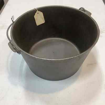#8 Flat Bottom Pot, marked 8 FB Made in USA
