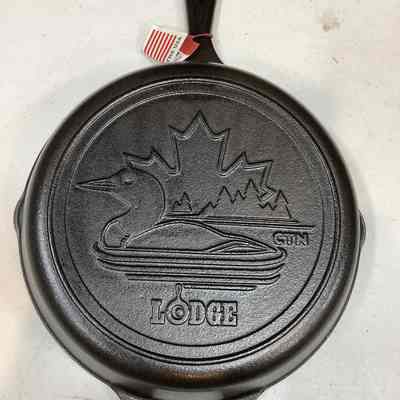 "Collectible Canadian Collection" Loon with Maple Leaf #8 skillet