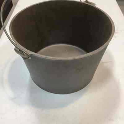 #9 Flat Bottom Pot, unmarked