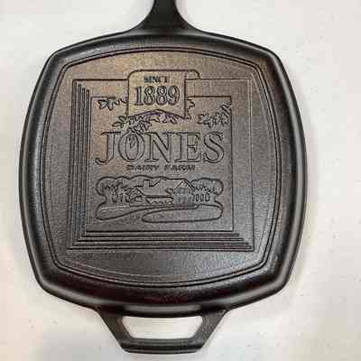 Jones Dairy Farm #8 square skillet