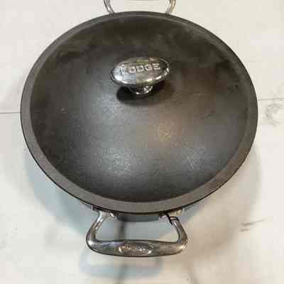 Signature Series 12 inch Dutch oven with lid