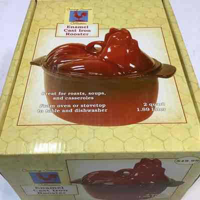 2 quart rooster/ chicken shaped pot red enamel