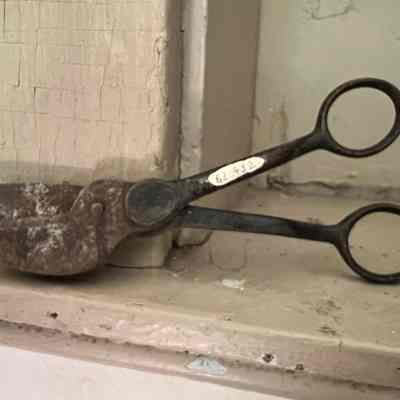 Candle wick cutter/snuffer